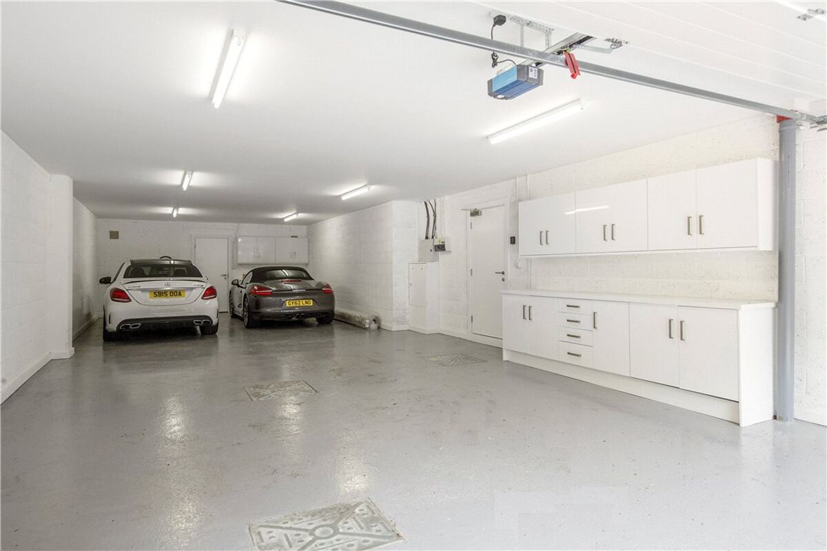 house for sale in Chantry Quarry, Guildford, Surrey, GU1 GLD160205