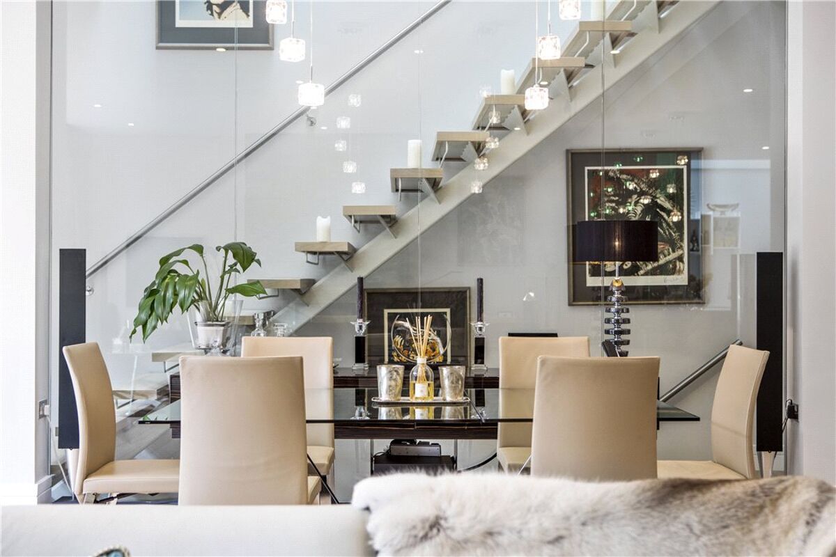 house for sale in Chantry Quarry, Guildford, Surrey, GU1 GLD160248