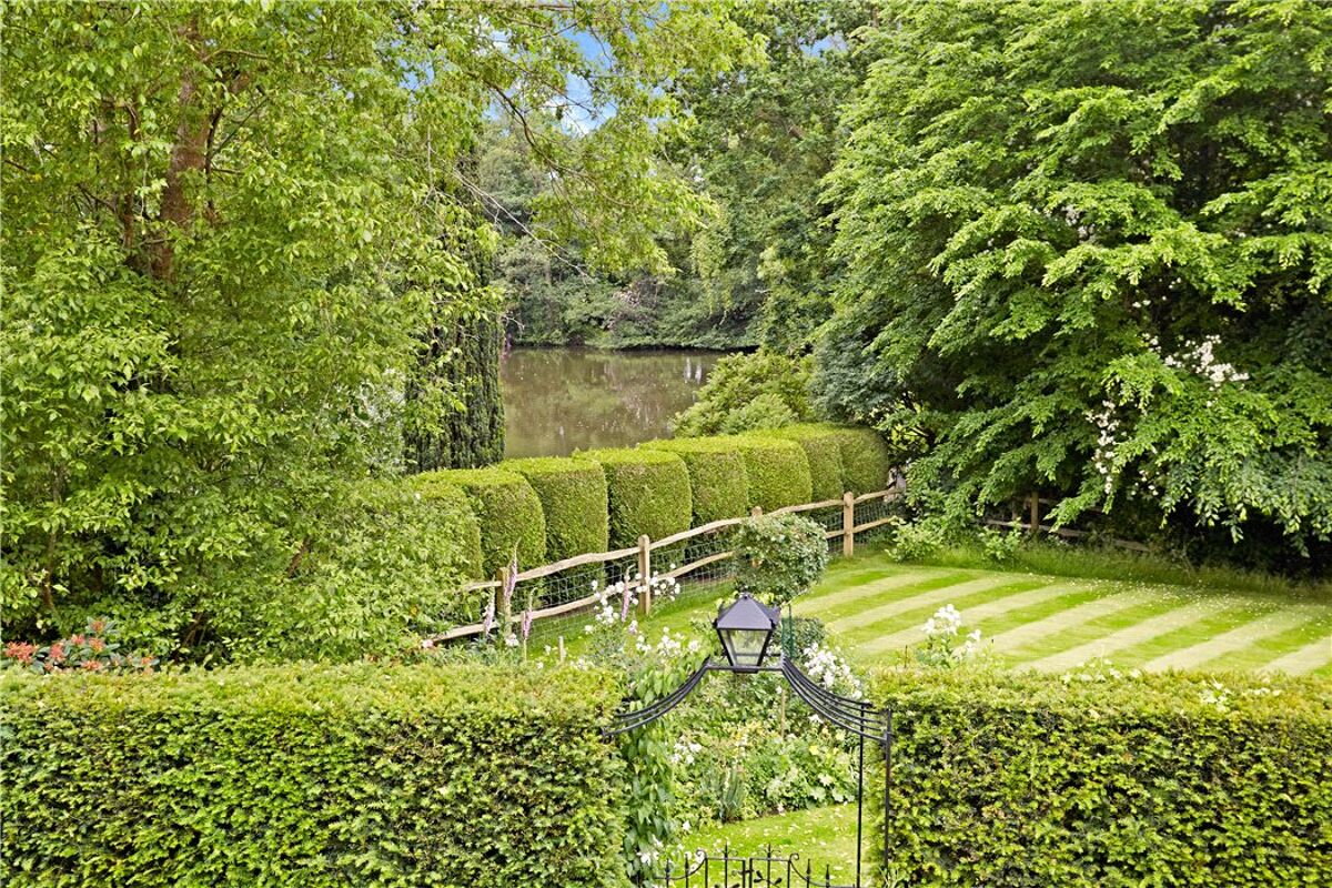 house for sale in Rake Manor, Milford, Surrey, GU8 GLD170048 Knight