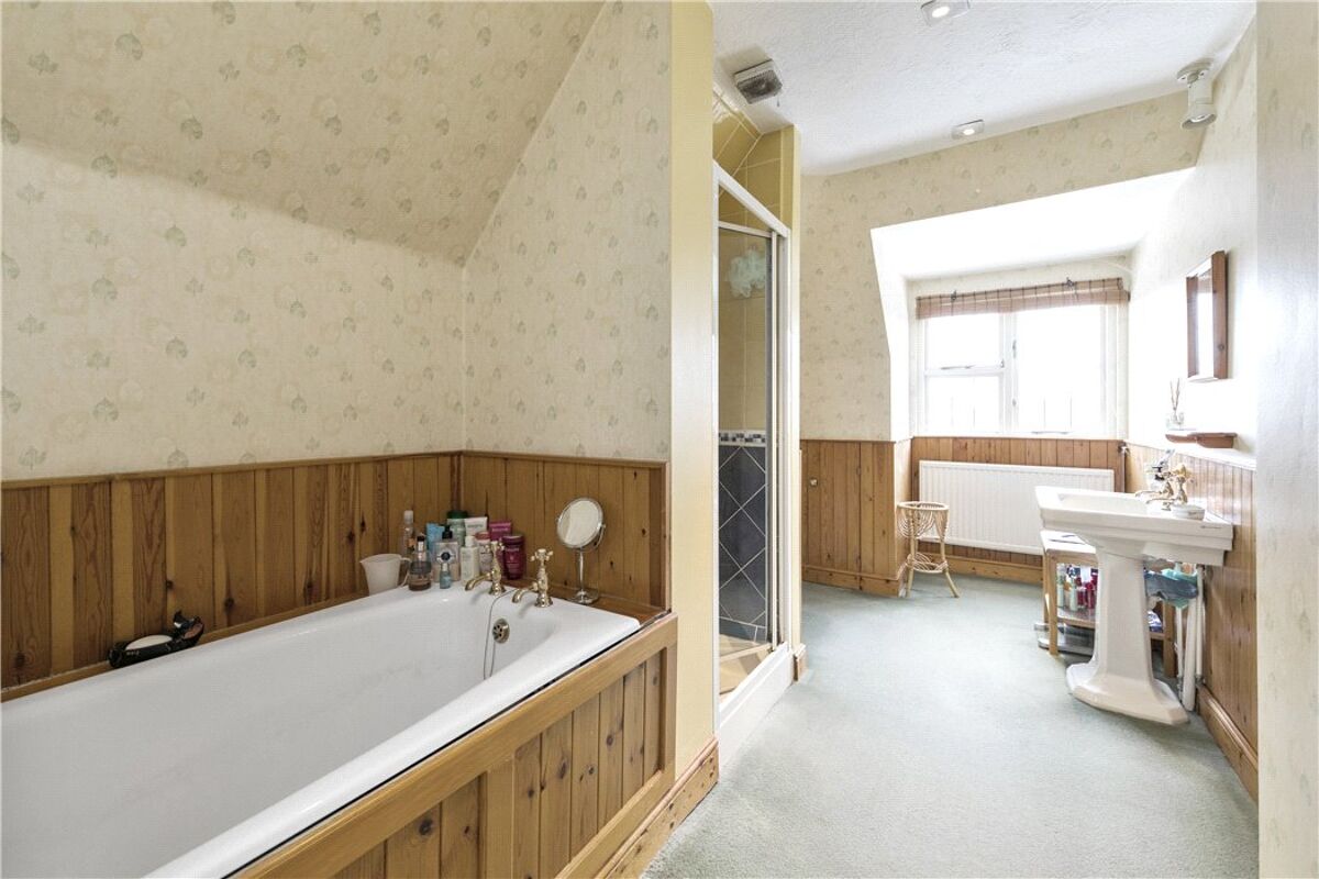 house for sale in Meads Road, Guildford, Surrey, GU1 GLD170057