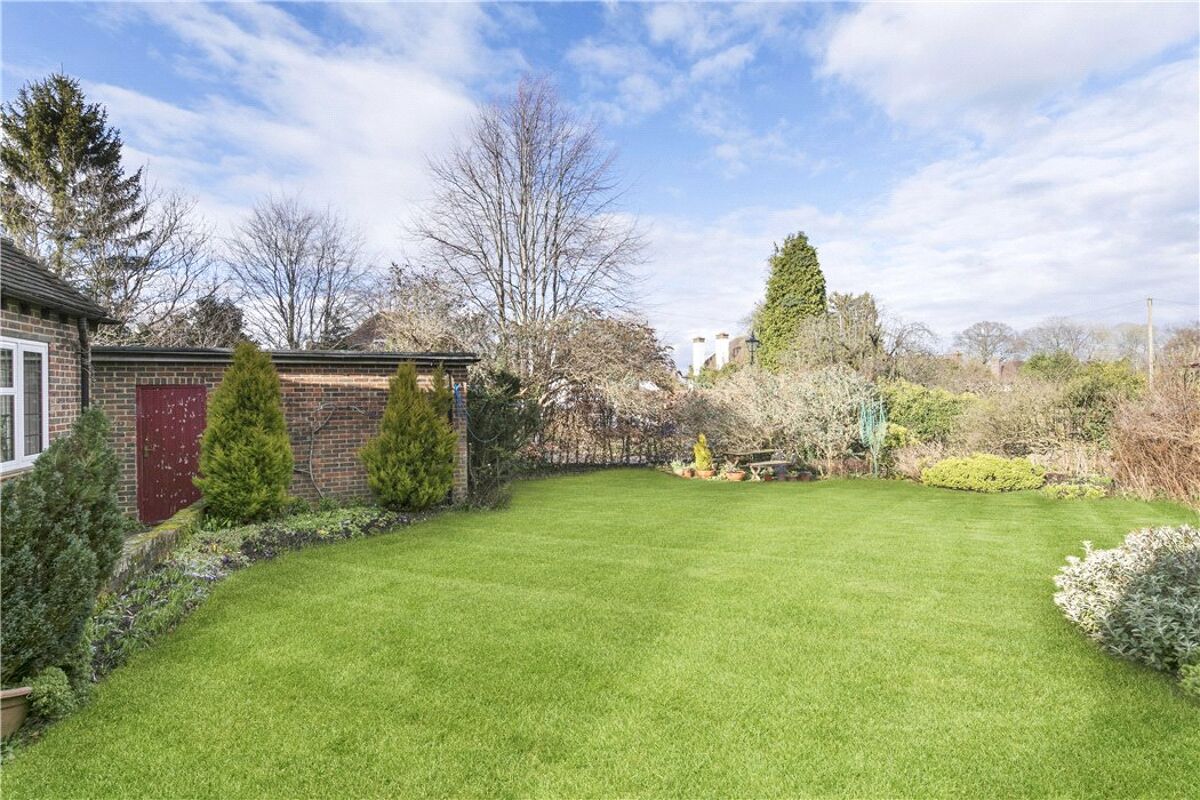 house for sale in Meads Road, Guildford, Surrey, GU1 GLD170057