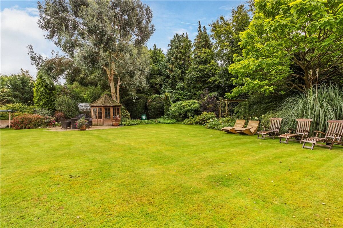 house for sale in Downside Road, Guildford, Surrey, GU4 GLD170077