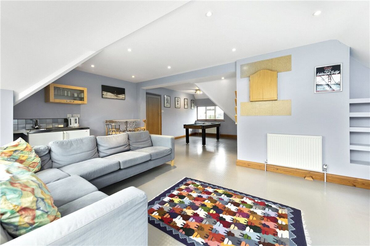 house for sale in Hillier Road, Guildford, Surrey, GU1 GLD170081