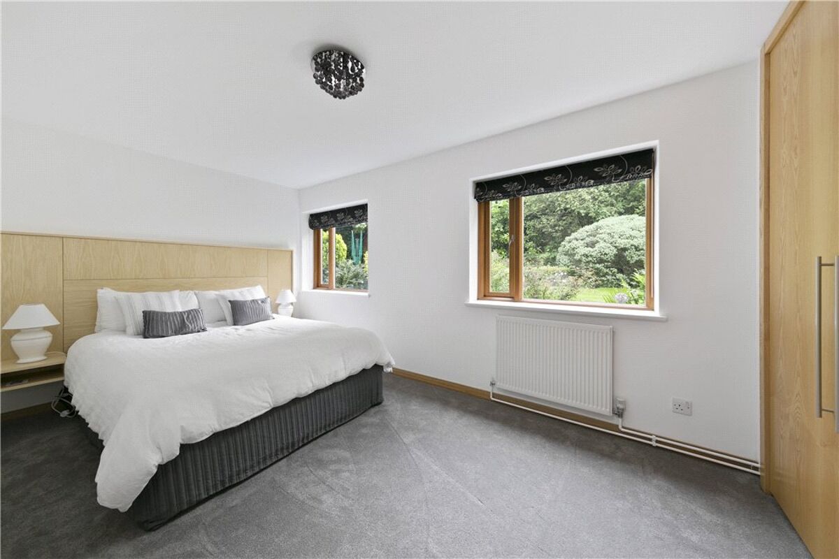 house for sale in Tollgate, Guildford, Surrey, GU1 GLD170133 Knight