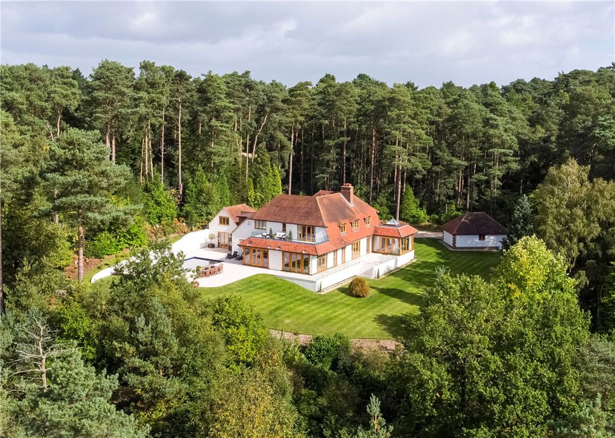 house for sale in Smugglers Way, The Sands, Farnham, Surrey, GU10