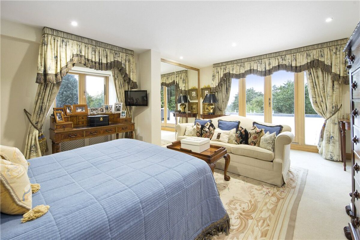 house for sale in Smugglers Way, The Sands, Farnham, Surrey, GU10