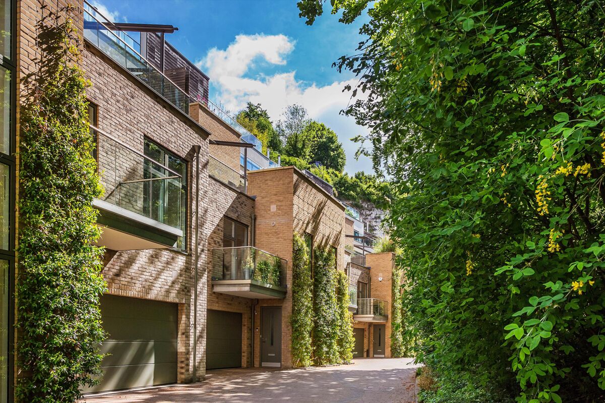 house for sale in Chantry Quarry, Guildford, Surrey, GU1 GLD170233