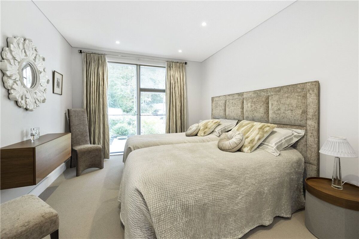 house for sale in Chantry Quarry, Guildford, Surrey, GU1 GLD170270