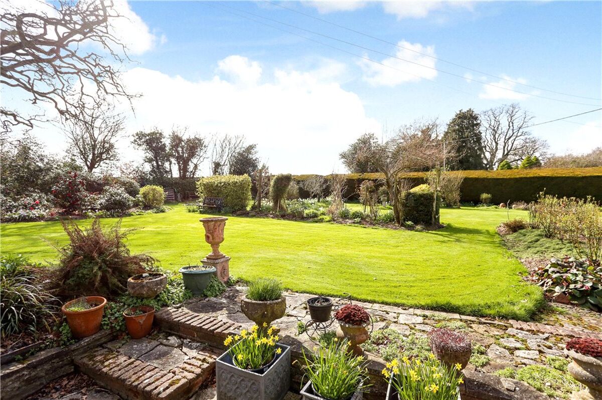 house for sale in Farnham Road, Liss, Hampshire, GU33 GLD170289