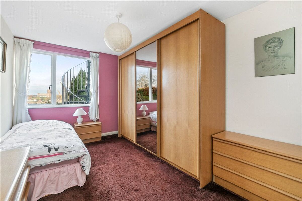house for sale in Mountside, Guildford, Surrey, GU2 GLD170366