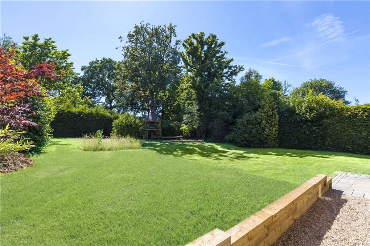 house for sale in Ganghill, Guildford, Surrey, GU1 GLD180032 Knight