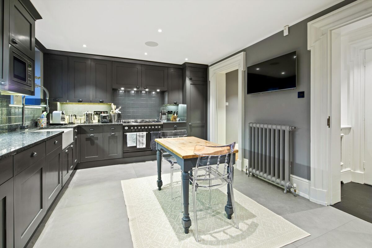 flat for sale in Busbridge Hall, Nr Godalming, Surrey, GU7 GLD180033