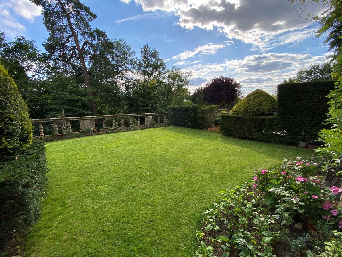 flat for sale in Busbridge Hall, Nr Godalming, Surrey, GU7 GLD180033