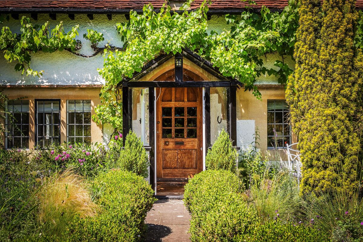 house for sale in Upper Guildown Road, Guildford, Surrey, GU2