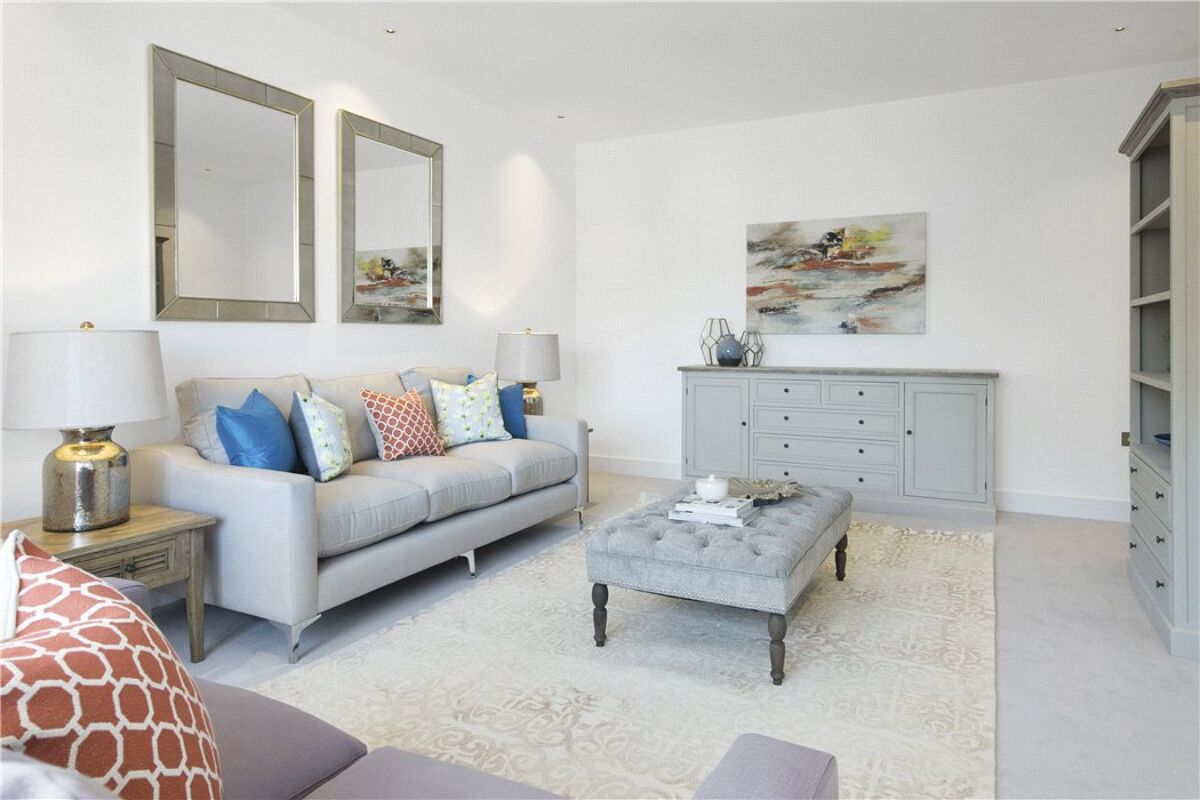 house for sale in Hillier Road, Guildford, Surrey, GU1 GLD180108