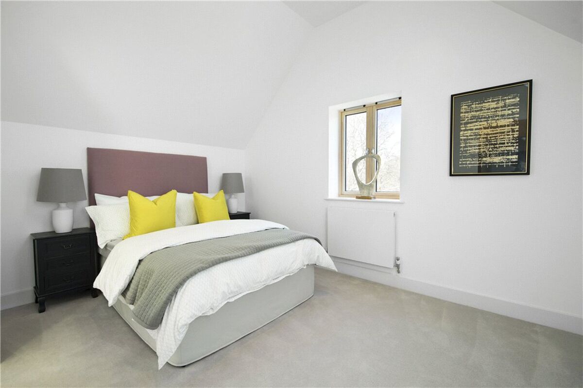 house for sale in Hillier Road, Guildford, Surrey, GU1 GLD180108