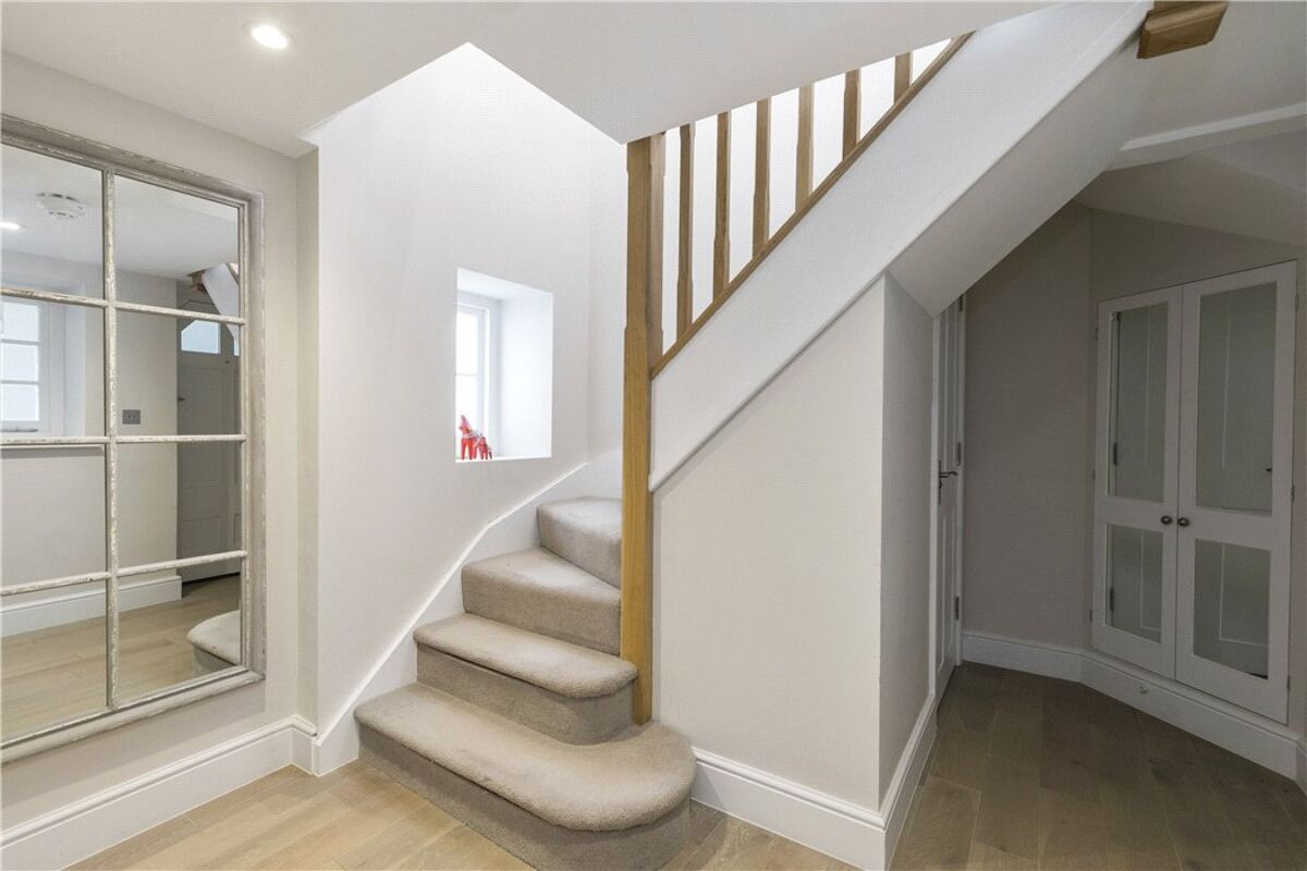 house for sale in Quarry Street, Guildford, Surrey, GU1 GLD180111