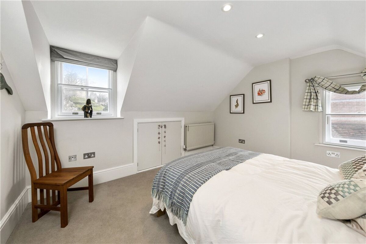 house for sale in Quarry Street, Guildford, Surrey, GU1 GLD180111