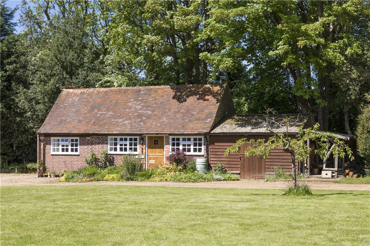 house for sale in Road, Godalming, Surrey, GU8 GLD180155