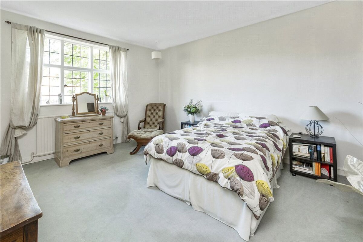 house for sale in Epsom Road, Guildford, Surrey, GU4 GLD180157