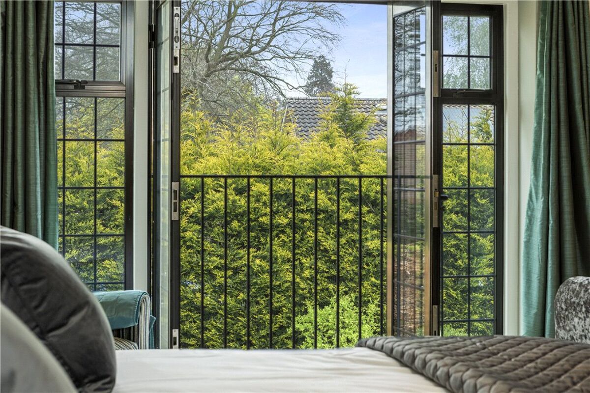 house for sale in Meads Road, Guildford, Surrey, GU1 GLD180200