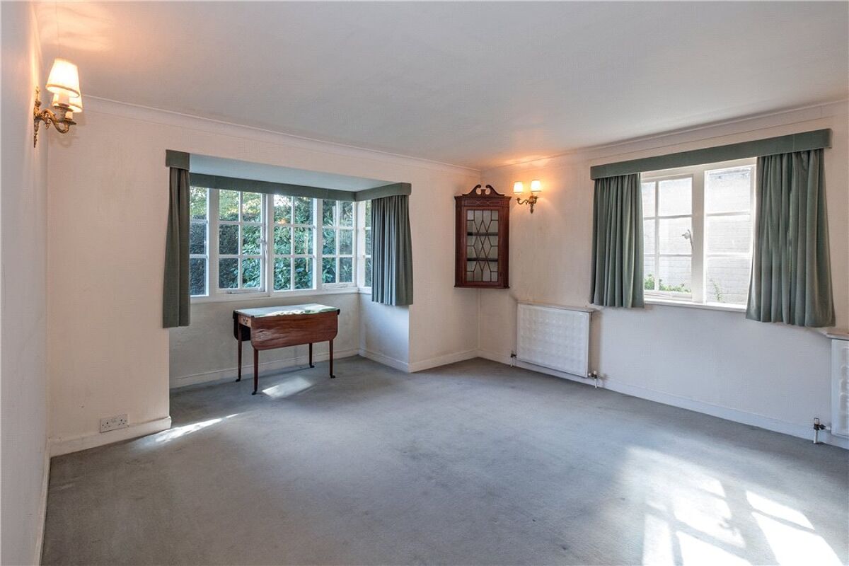 house for sale in Pickhurst Road, Chiddingfold, Godalming, Surrey, GU8