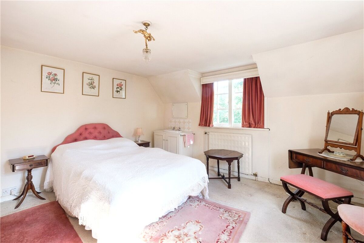 house for sale in Pickhurst Road, Chiddingfold, Godalming, Surrey, GU8