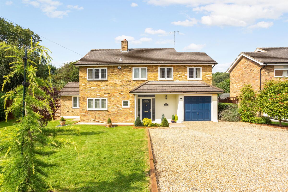 house for sale in Abbotswood Close, Abbotswood, Guildford, Surrey, GU1