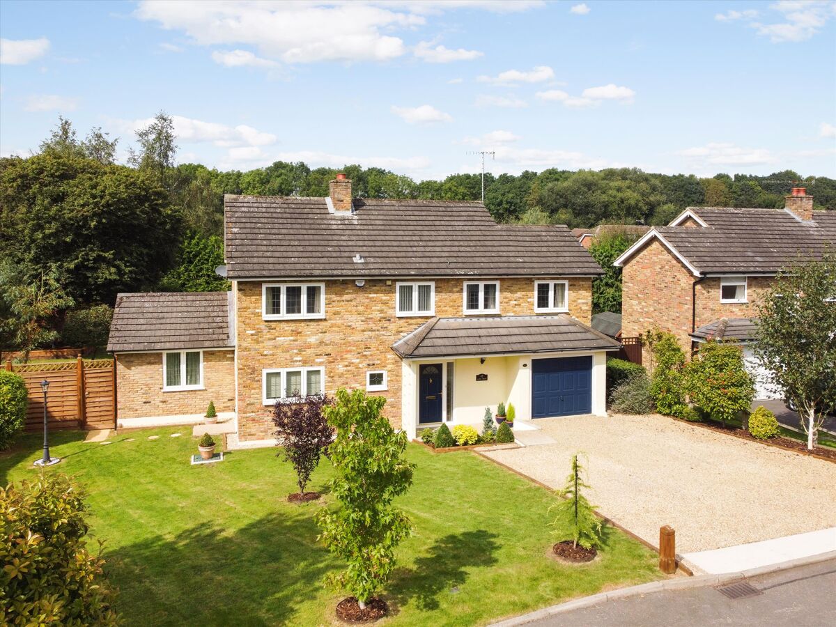 house for sale in Abbotswood Close, Abbotswood, Guildford, Surrey, GU1