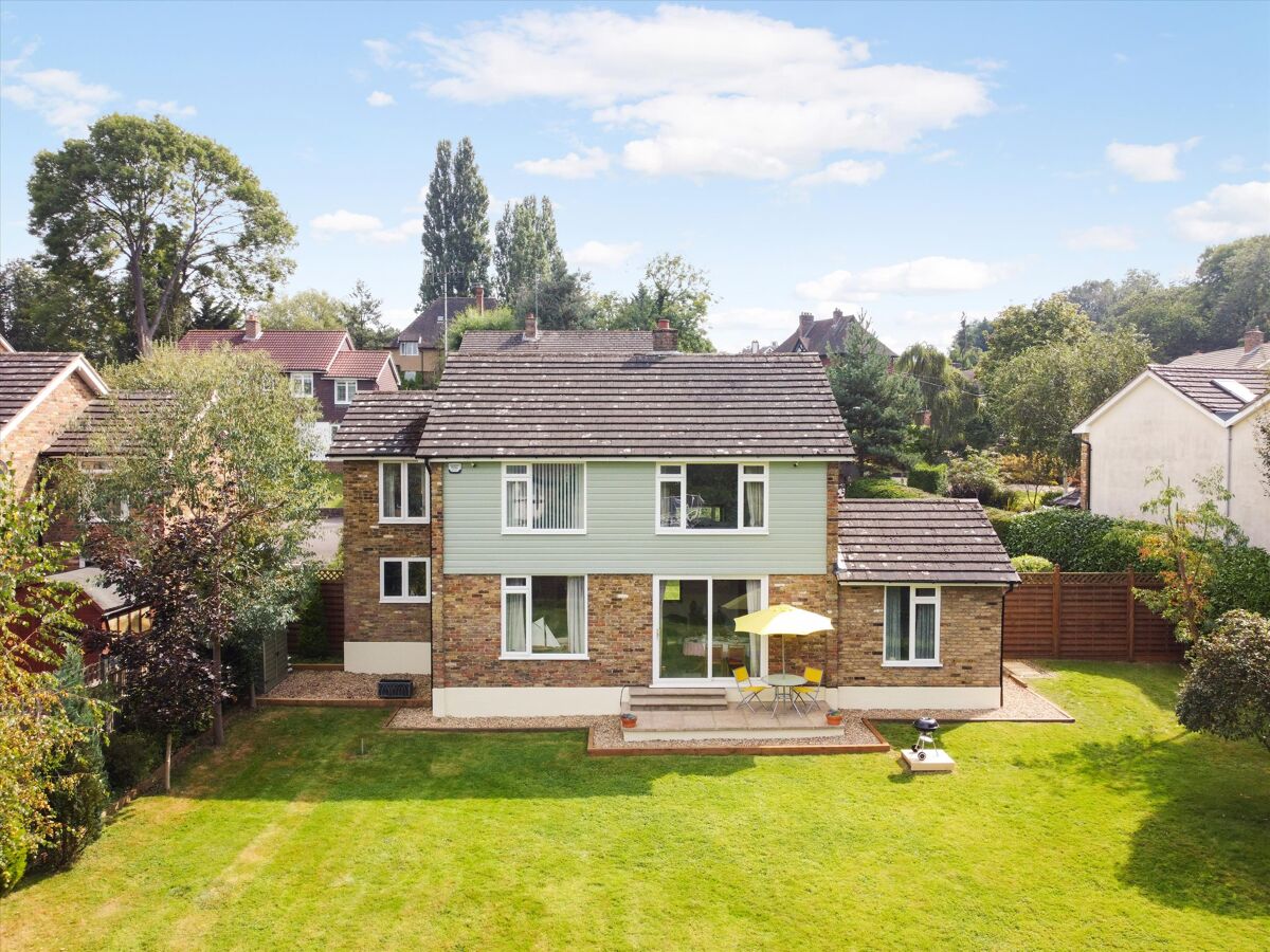 house for sale in Abbotswood Close, Abbotswood, Guildford, Surrey, GU1