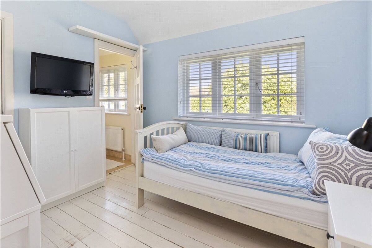 house for sale in Fort Road, Guildford, Surrey, GU1 GLD180348