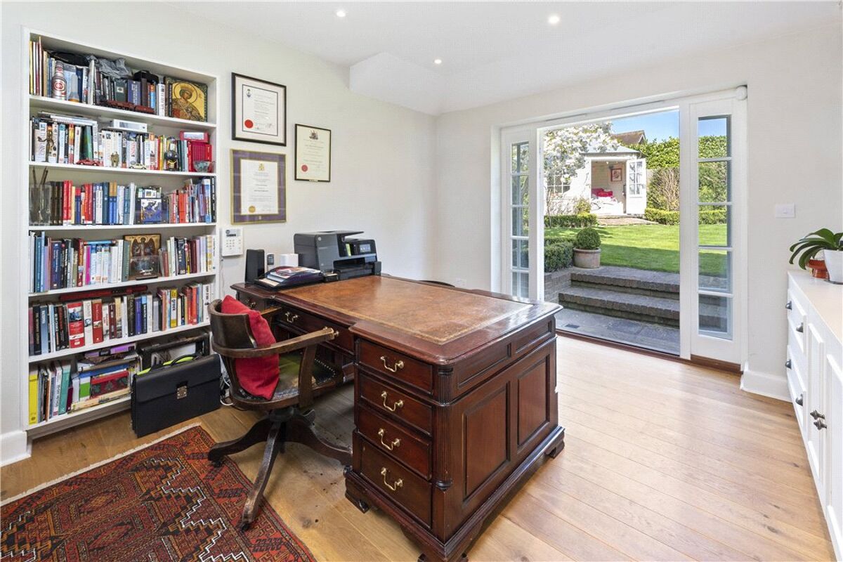 house for sale in Fort Road, Guildford, Surrey, GU1 GLD180348