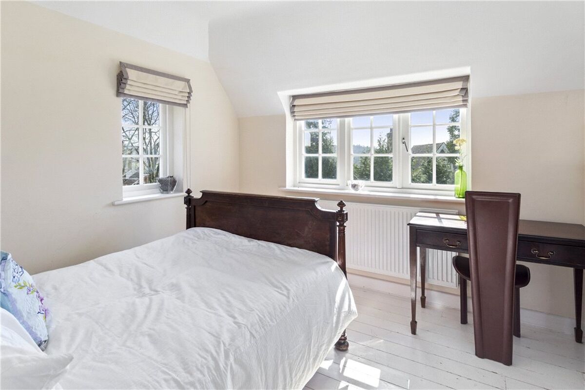 house for sale in Fort Road, Guildford, Surrey, GU1 GLD180348