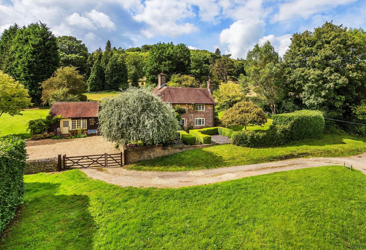 house for sale in Godalming, Surrey, GU8 GLD180412 Knight