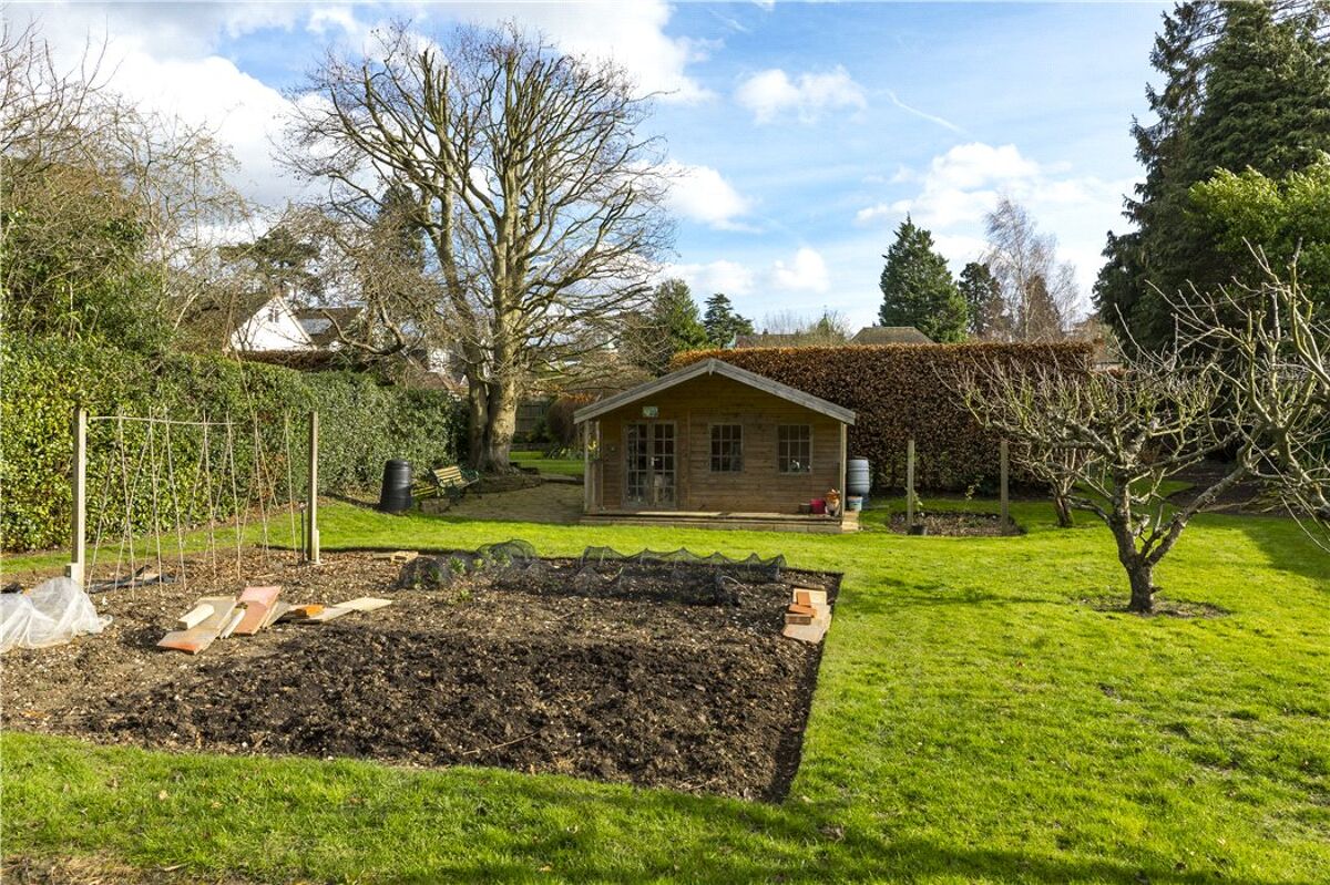 อสังหาริมทรัพย์สำหรับจำหน่าย Horseshoe Lane East, Guildford, Surrey