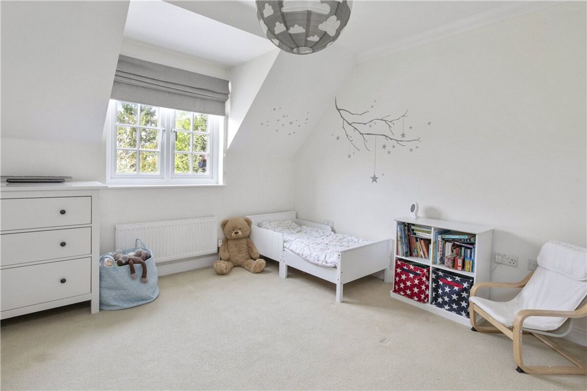 house for sale in Merrow Place, Guildford, Surrey, GU4 GLD190138