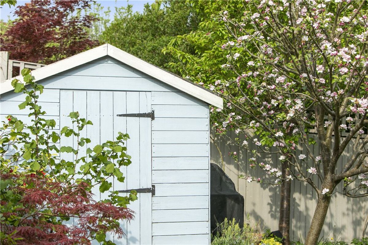 house for sale in Merrow Place, Guildford, Surrey, GU4 GLD190138