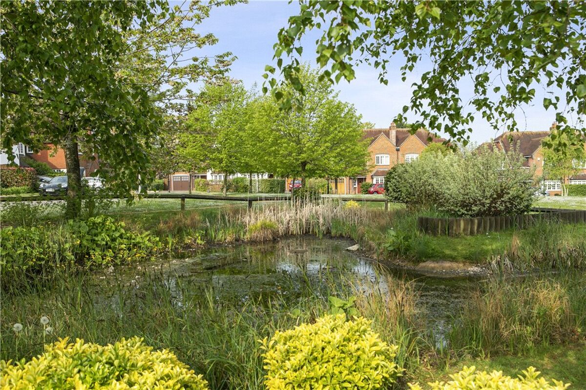 house for sale in Merrow Place, Guildford, Surrey, GU4 GLD190138