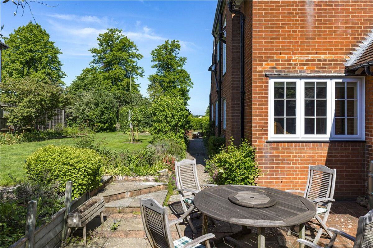 house for sale in Ennismore Avenue, Guildford, Surrey, GU1 GLD190178