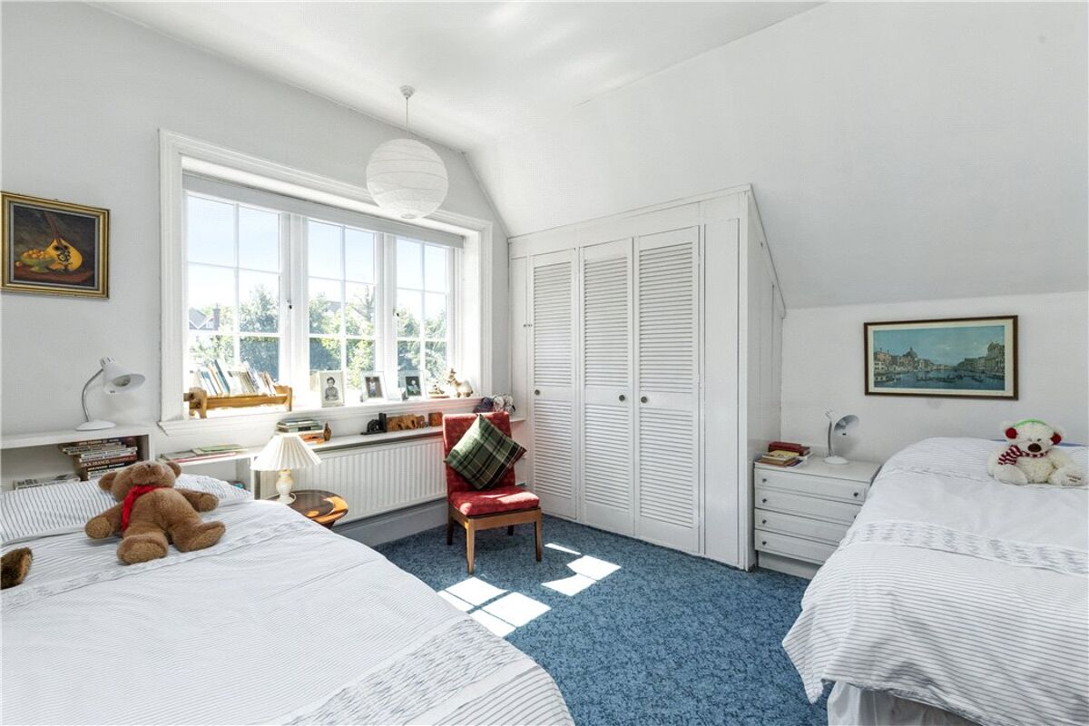 house for sale in Ennismore Avenue, Guildford, Surrey, GU1 GLD190178