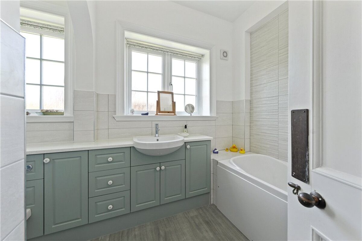 house for sale in Ennismore Avenue, Guildford, Surrey, GU1 GLD190178