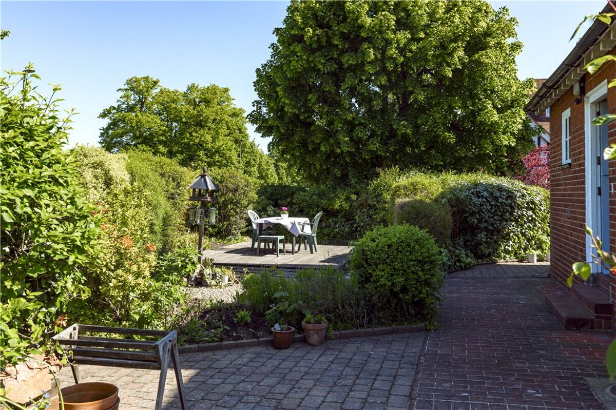 house for sale in Ennismore Avenue, Guildford, Surrey, GU1 GLD190178