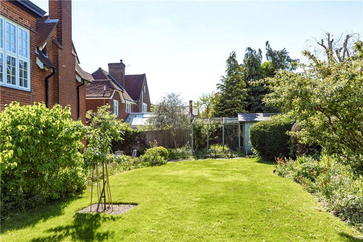 house for sale in Ennismore Avenue, Guildford, Surrey, GU1 GLD190178