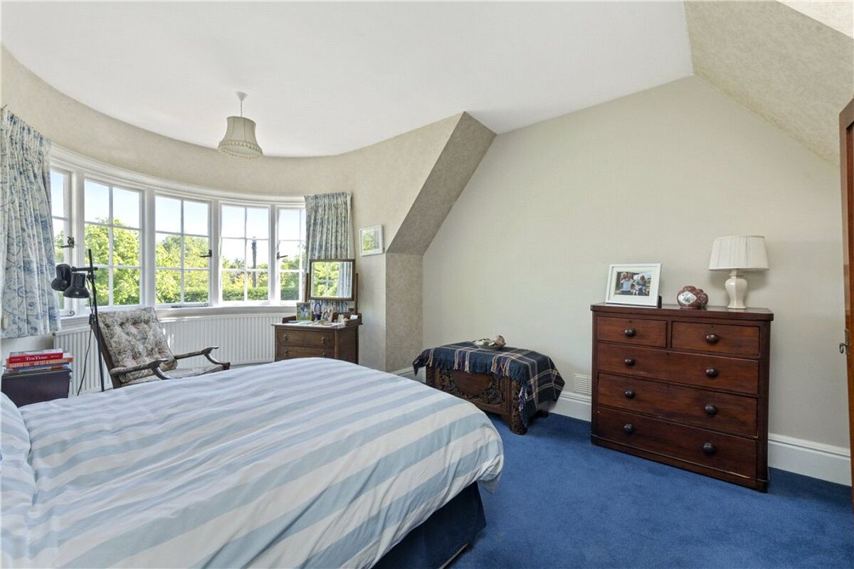 house for sale in Ennismore Avenue, Guildford, Surrey, GU1 GLD190178