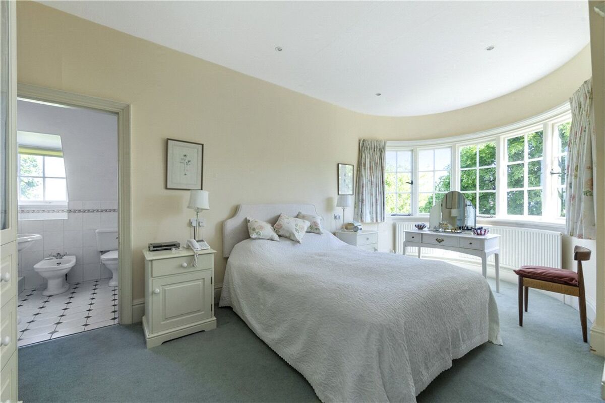 house for sale in Ennismore Avenue, Guildford, Surrey, GU1 GLD190178