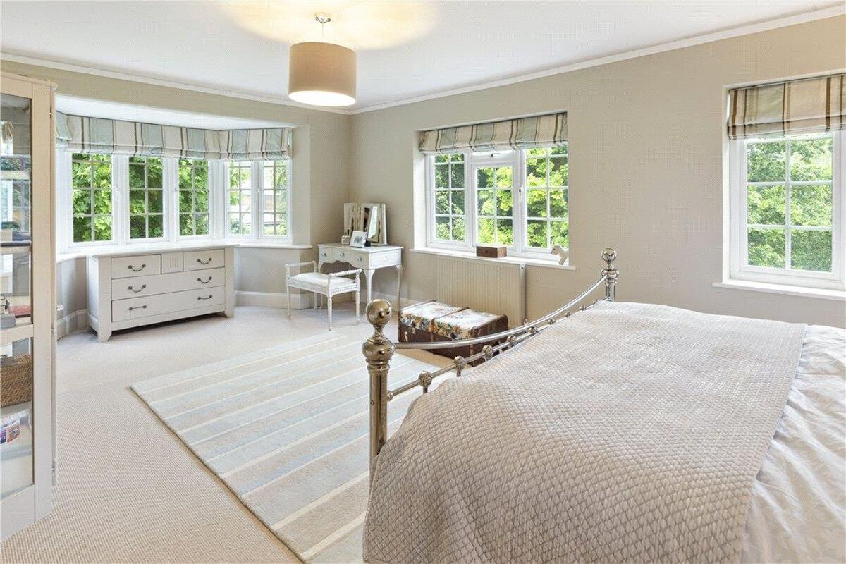 house for sale in Mark Way, Godalming, Surrey, GU7 GLD190186 Knight