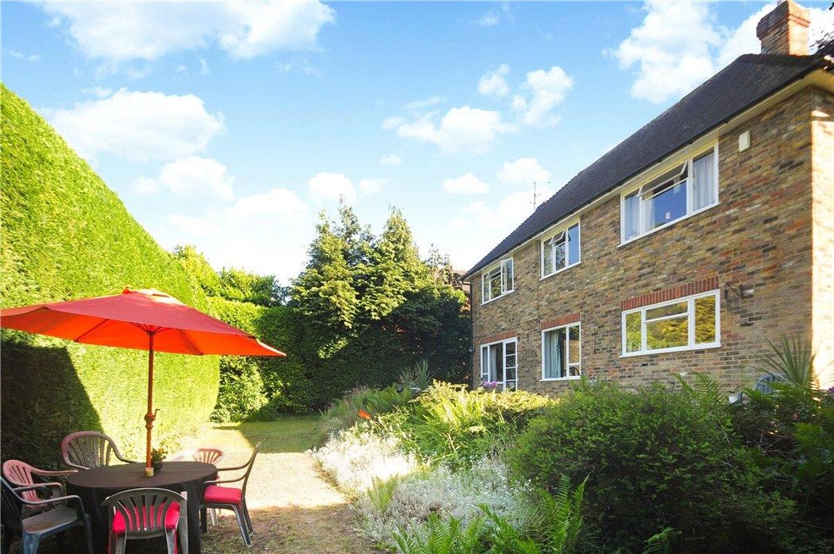 house for sale in Broadwater Rise, Guildford, Surrey, GU1 GLD190196