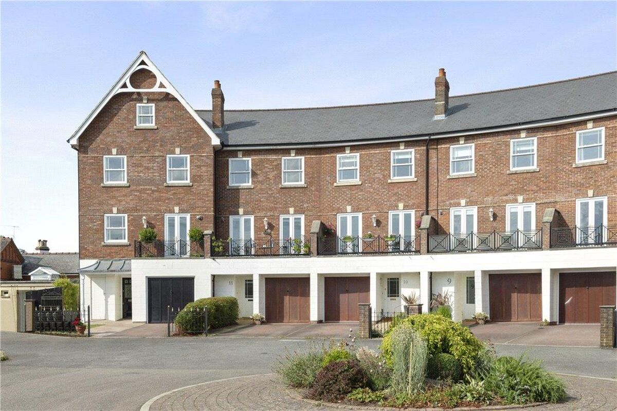 house for sale in Newlands Crescent, Guildford, Surrey, GU1 GLD190261