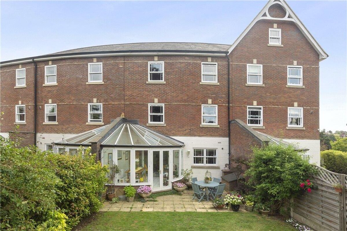 house for sale in Newlands Crescent, Guildford, Surrey, GU1 GLD190261