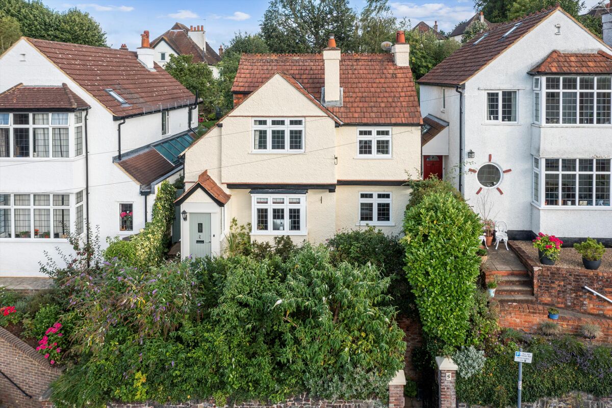 house for sale in Mountside, Guildford, Surrey, GU2 GLD190271